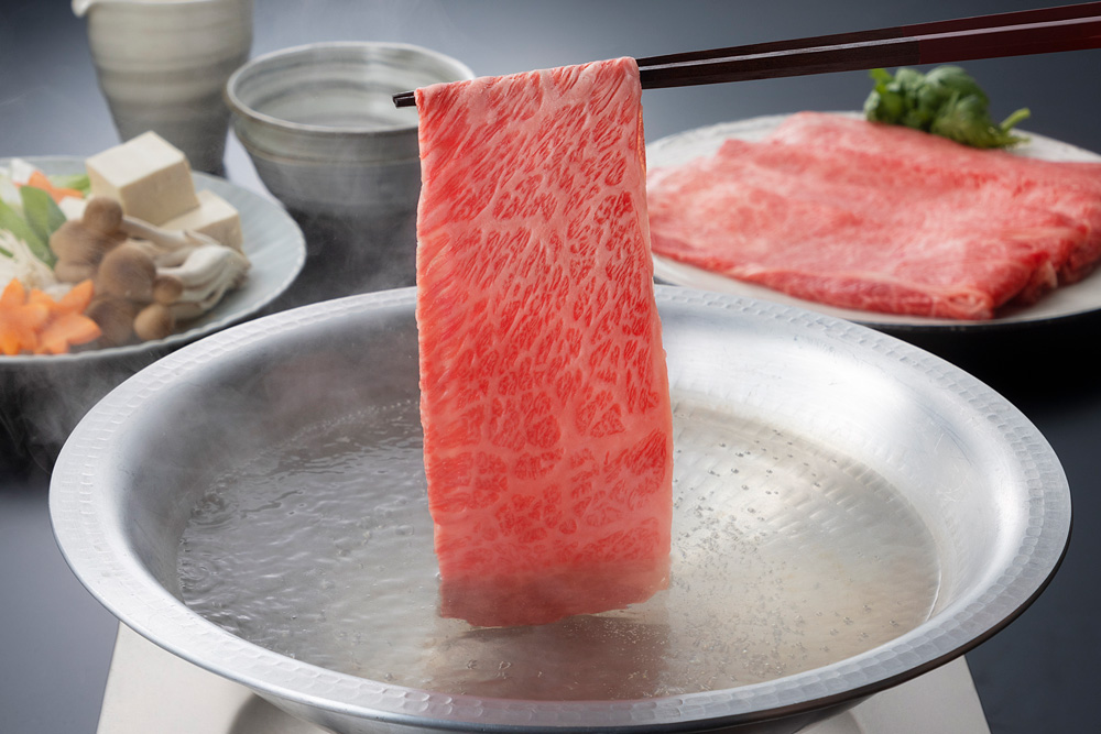 松阪牛しゃぶしゃぶ肉 (ロース・肩ロース)<br>＠3240　400ｇ　贈答用木箱入りギフト
